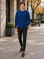 Men's crewneck sweater – Blue lifestyle view – Edward & Lawsen