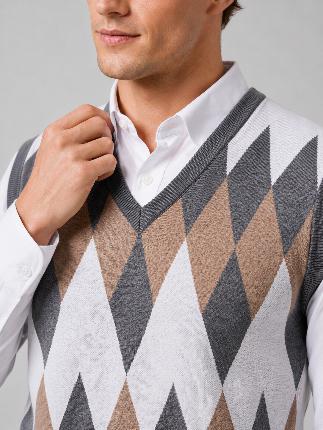 Men's argyle sweater vest – Gray detail view – Edward & Lawsen