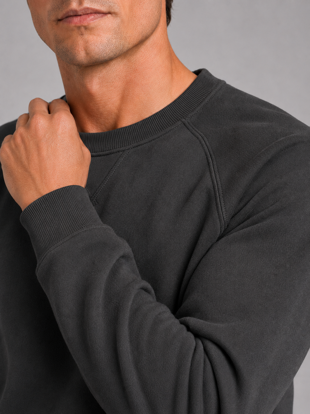 Men's heavyweight crewneck sweater – Gray detail view – Edward & Lawsen
