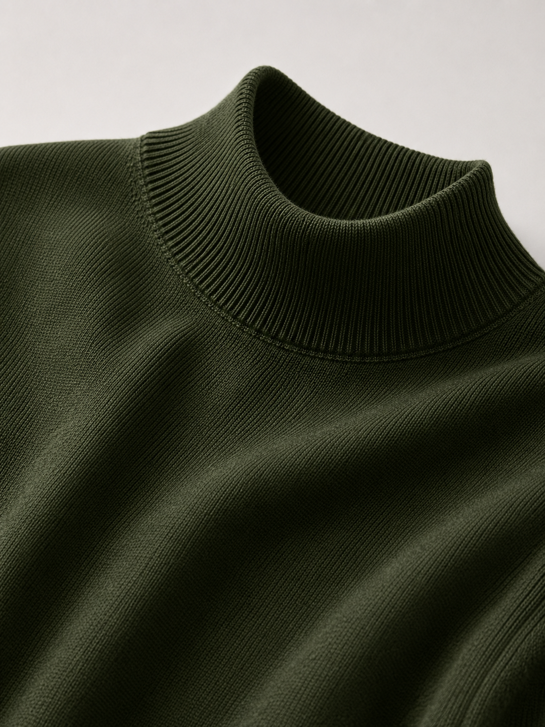 Men's slim fit mock neck sweater – Green detail view – Edward & Lawsen