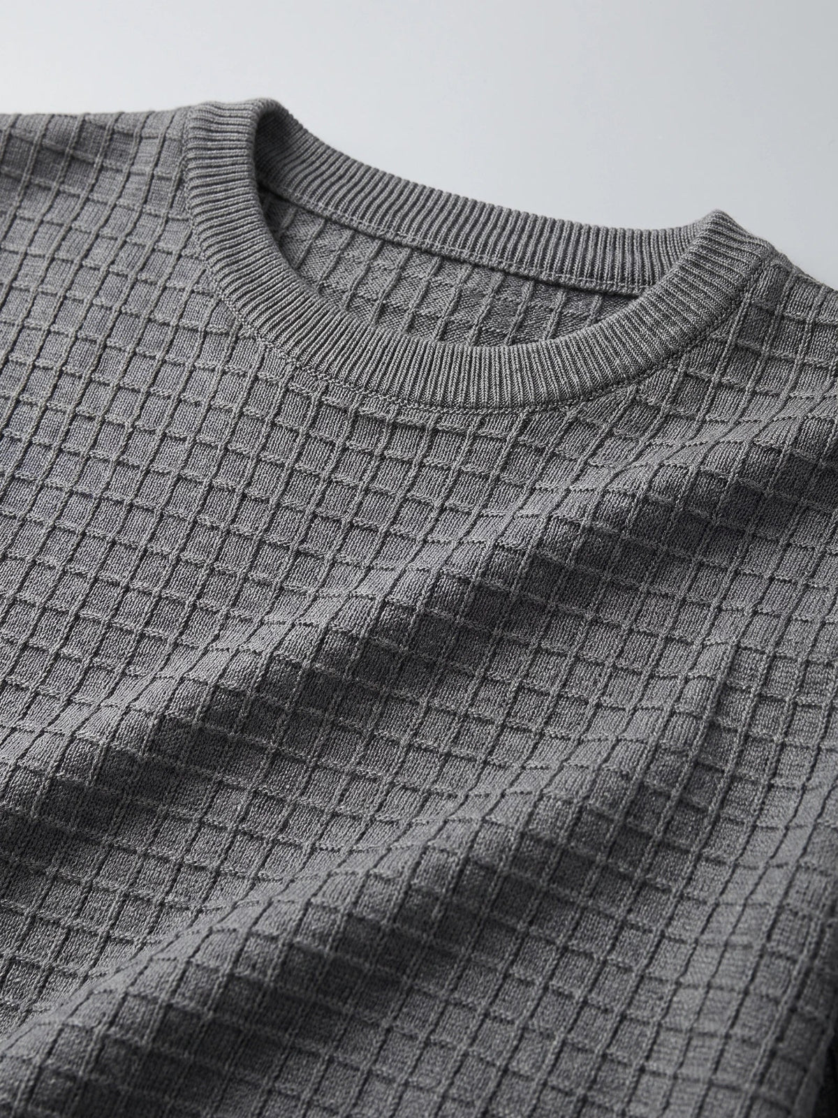 Men's solid color crewneck sweater – Gray detail view – Edward & Lawsen