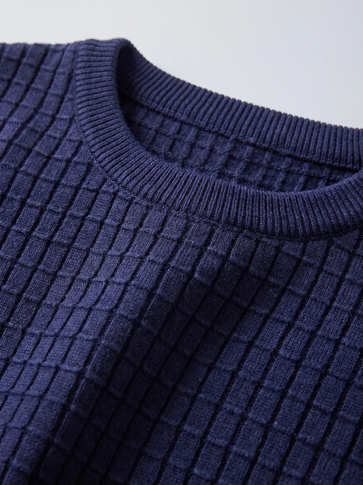 Men's solid color crewneck sweater – Navy detail view – Edward & Lawsen
