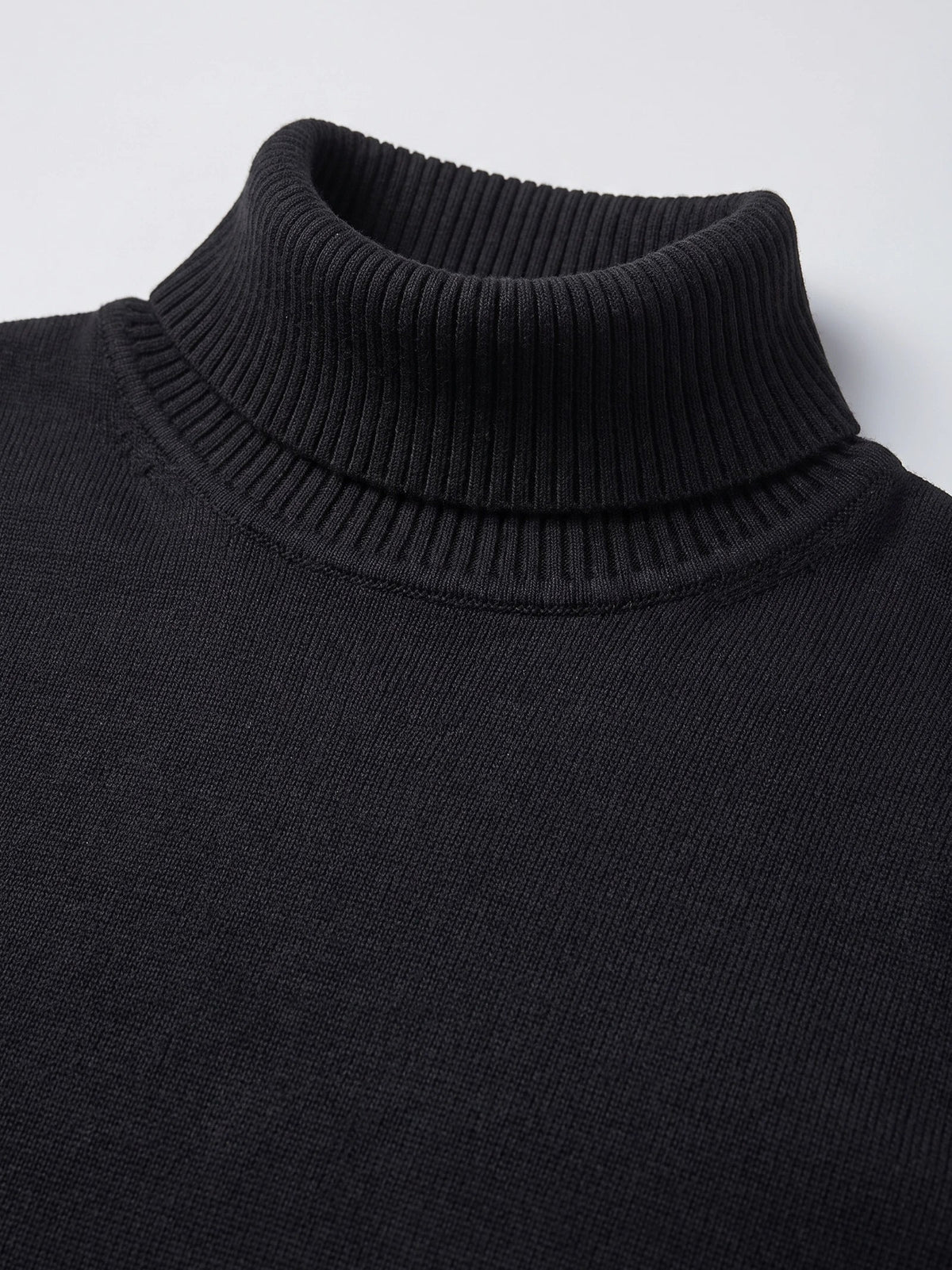 Men's slim fit turtleneck sweater – Black detail view – Edward & Lawsen