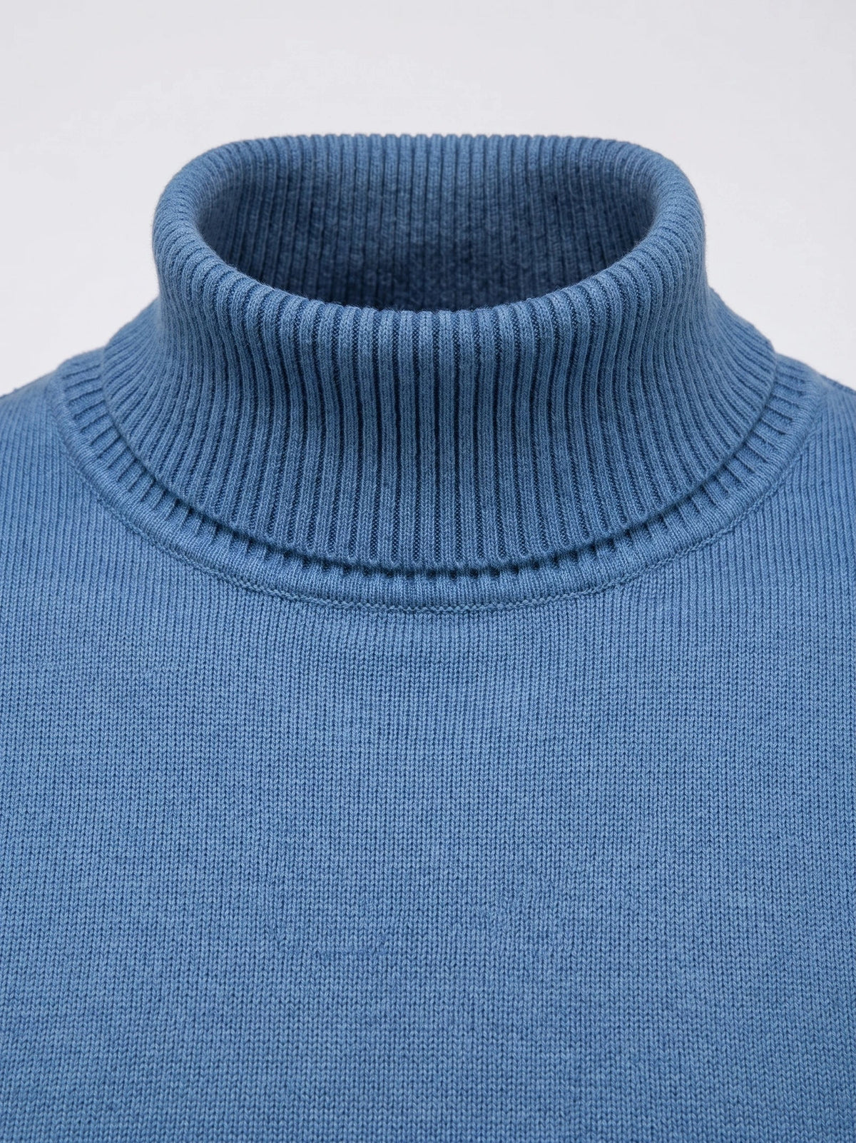 Men's slim fit turtleneck sweater – Blue detail view – Edward & Lawsen