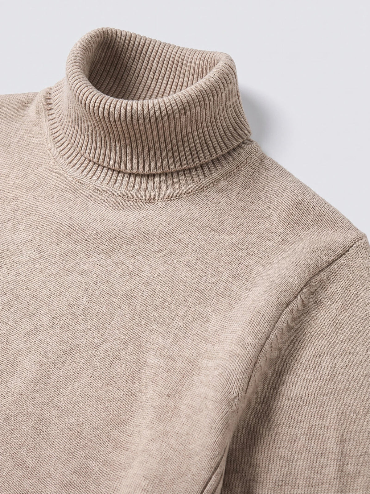 Men's slim fit turtleneck sweater – Khaki detail view – Edward & Lawsen