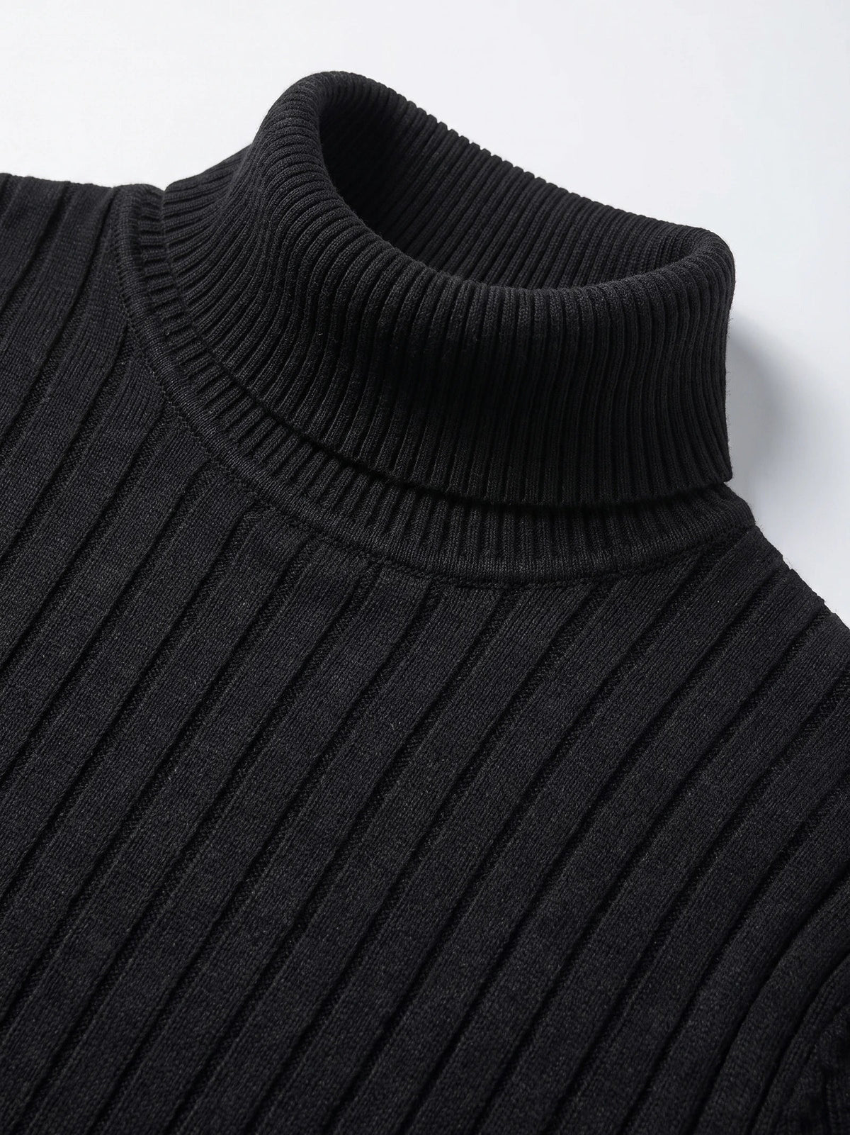 Men's striped turtleneck sweater – Black detail view – Edward & Lawsen