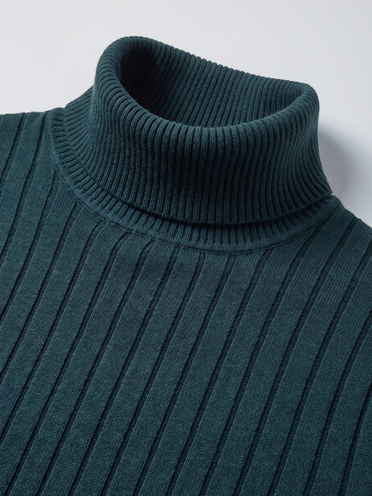 Men's striped turtleneck sweater – Green detail view – Edward & Lawsen
