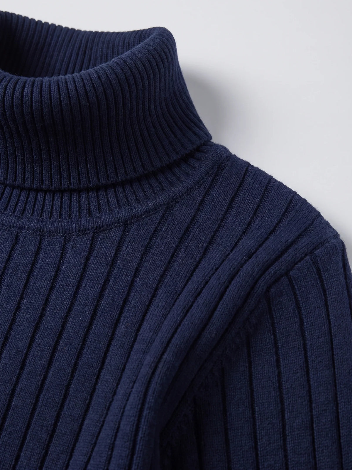 Men's striped turtleneck sweater – Navy detail view – Edward & Lawsen